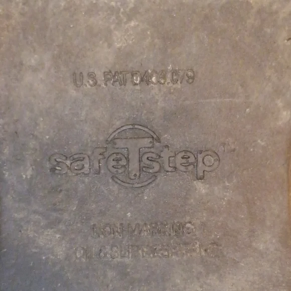 Women's Black Slip Resistant Slip-On Shoes - Picture 2 of 3